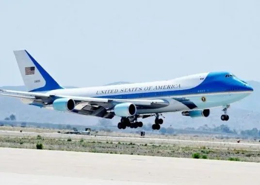 美总统“末日客机”内景是什么样的？