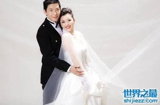 戴军老婆黄小蕾结婚照，戴军个人资料歌手身份出道 