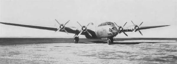 深山的深山重型轰炸机