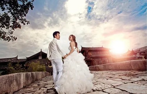 婚纱照套系有哪些  拍婚纱照一般多少钱