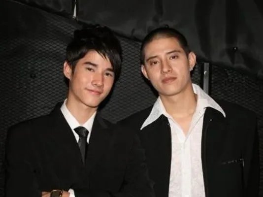 马里奥毛瑞尔哥哥暖心 甘为弟弟全程当助理