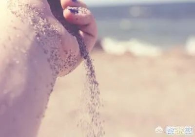 她不爱你了而你还爱着她，是放手还是继续挽留呢？