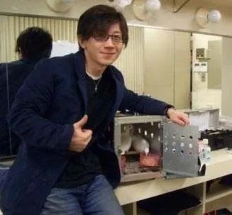 刘谦嫩模女友私房照曝光 魔法背后的豪宅生活