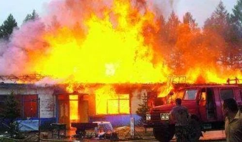 女孩玩火一家烧伤什么情况：详情过程揭发生了什么事情