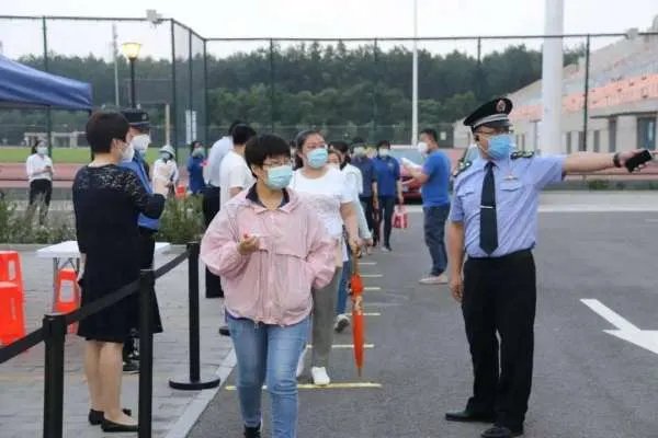 据报道称陕西新增1例本土确诊病例，她的行程轨迹是怎样的？该如何防范？