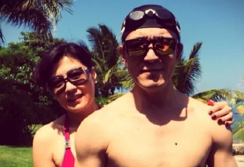 李咏老婆照片曝光 揭秘李咏与其导演老婆的感情史