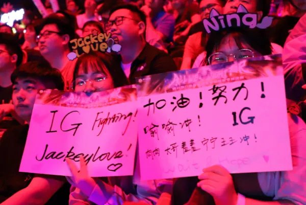 粉头卷走140万和母亲跑路