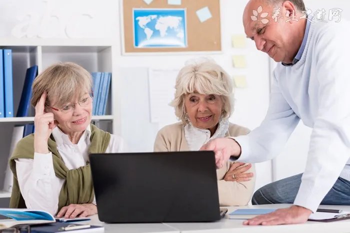 老人选购助听器要注意哪些
