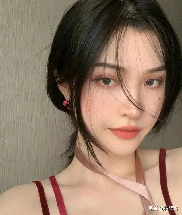 裸色眼影怎么画?