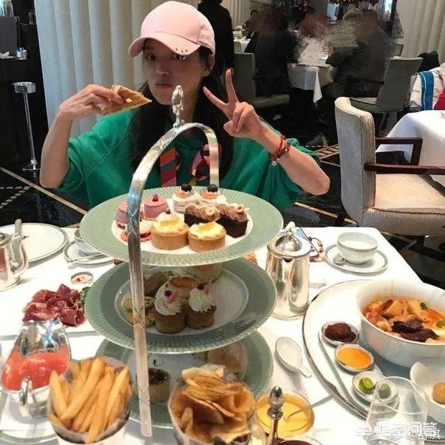 舒淇发文怒斥乘机旅客碰撞电视损坏公物，乘客应该为其不文明行为负责么？