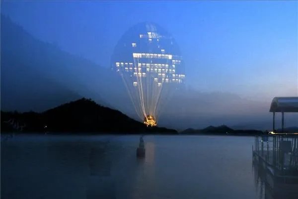 上海上空现海市蜃楼，这是由于什么原因出现的这种现象？