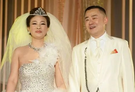 周立波大婚惨遭崔永元踢馆 网友称崔老师真有才