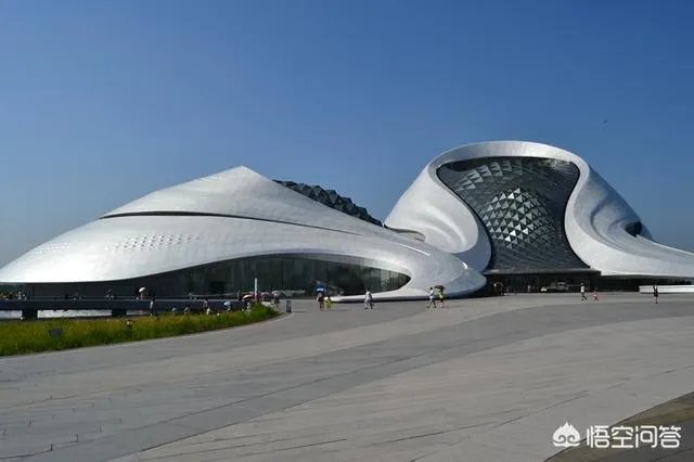 游某一地，在当地租房住一个月，然后深度游，可行吗？有何好建议？