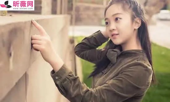 林妙可胸部发育那么好年龄多大?林妙可被疑隆胸近照曝光