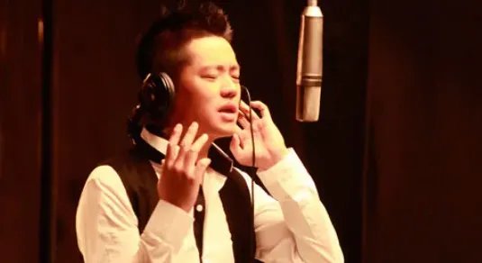 凤凰传奇男的叫什么?