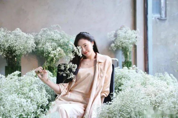 同是和男友分手，陈露和李靓蕾的结局有哪些不同之处？