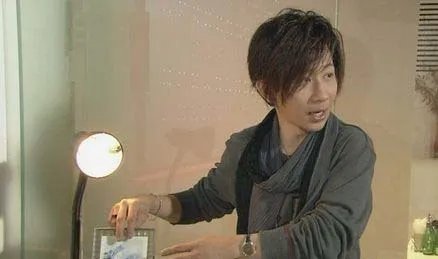 刘谦嫩模女友私房照曝光 魔法背后的豪宅生活