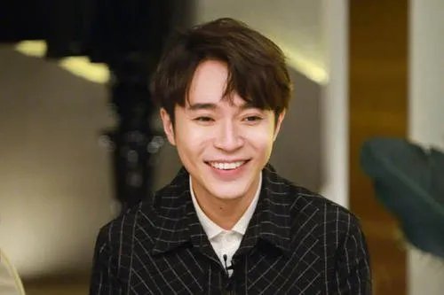 吴青峰和很多女艺人关系都很好，他有女朋友吗？