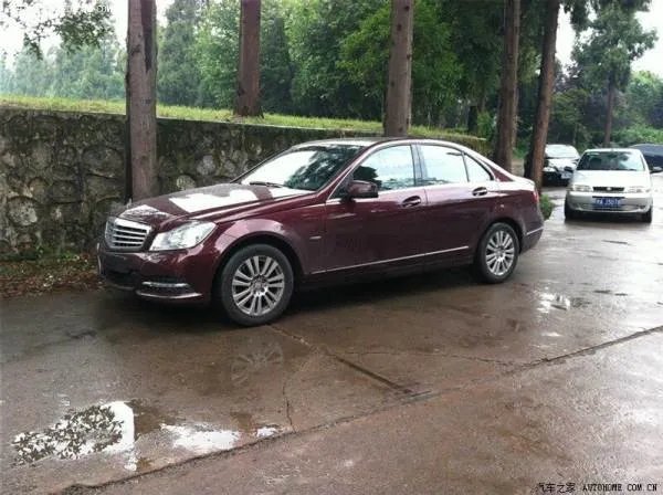 深圳机场车祸是奔驰什么型号的车