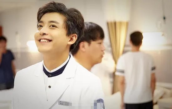 李佳航升级当爸，李佳航最近发展怎么样？