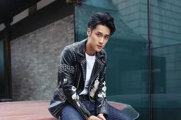 蒋劲夫被曝又家暴，他为何将向前女友道歉的微博删掉？