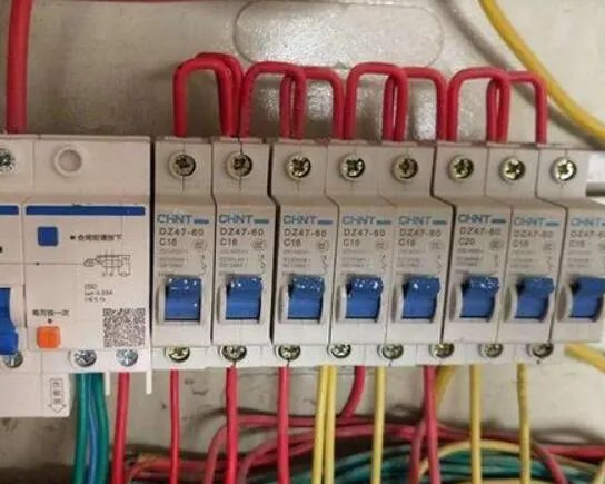 开关跳闸的原因可能是什么