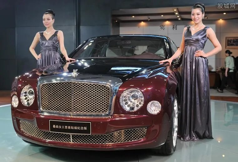 女子1436万拍下宾利 因手滑多敲了个0被拍出天价