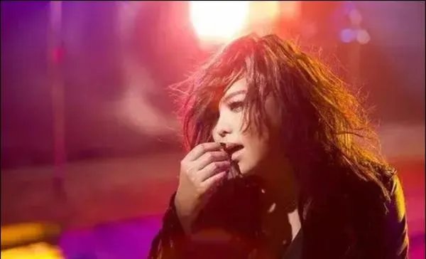 张惠妹华丽转身令粉丝不淡定，曾经胖到霸屏，如今变成何样？