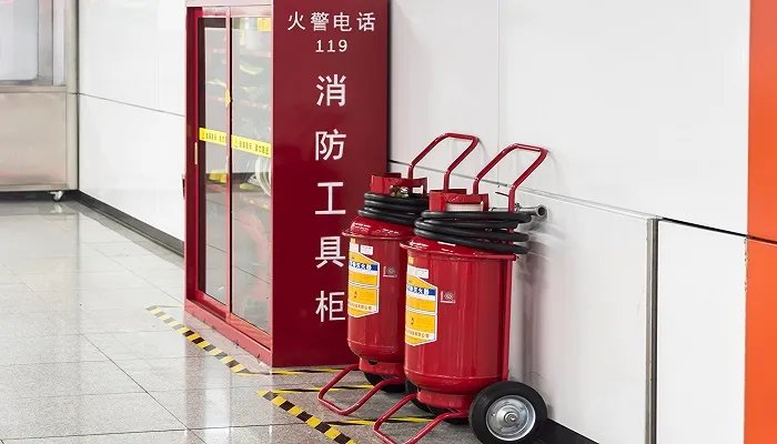 高层发生火灾时正确的逃生方法 在高层发生火灾时正确的逃生方法