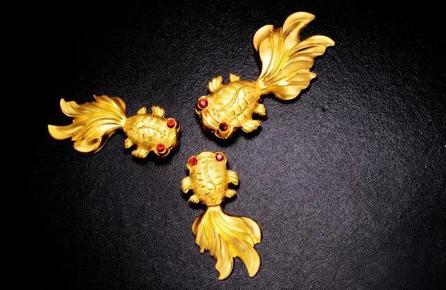 很多品牌的黄金饰品设计都非常土气,国内哪个品牌的黄金饰品设计最脱俗?