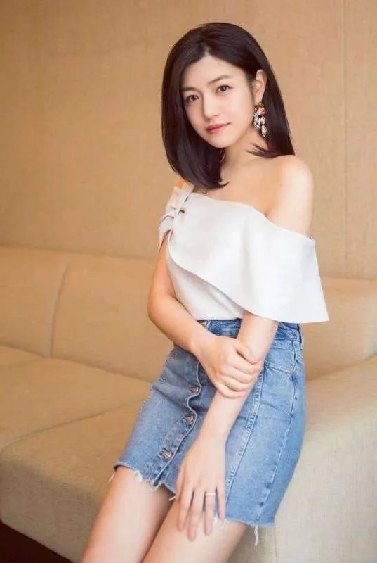 陈妍希送儿子上学引热议，送孩子上学不是很平常的事吗？