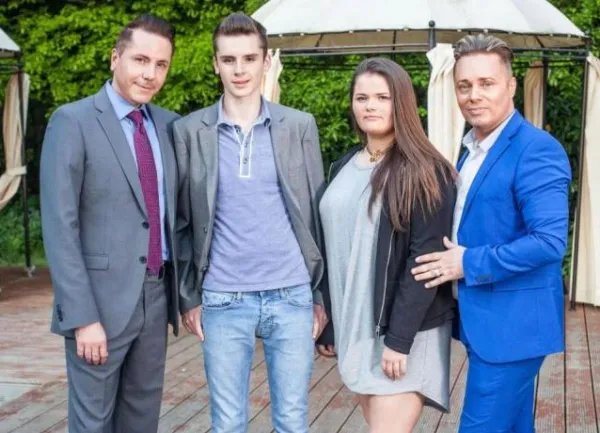 50岁父亲向女儿前男友求婚，什么情况？