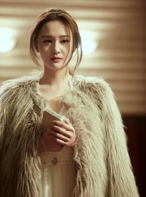 你们觉得郑爽整容前漂亮还是整容后漂亮？