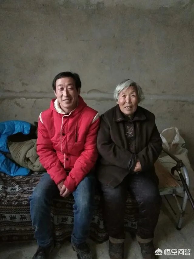 王宝强陪父母逛街买衣服，而我们孝顺了我们的父母吗？