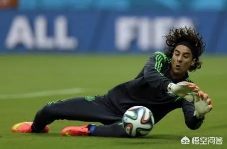 奥乔亚在世界杯赛场上表现惊人,但是为什么豪门俱乐部没有找他?