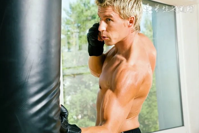 如何用沙袋练习拳击