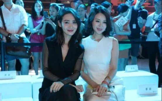 于明加和关悦长得很像对比图 于明加是方舒的女儿吗