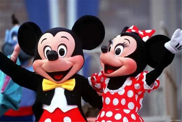 美国本土最大的迪士尼乐园在什么地方?门票多少钱?