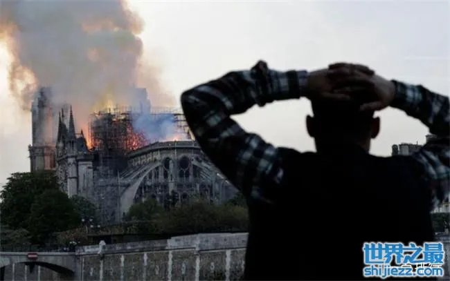 荷兰百年教堂失火 巴黎圣母院悲剧重演令人心痛 
