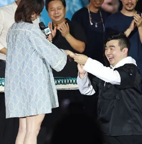 何雯娜宣布产女:何雯娜个人资料简介