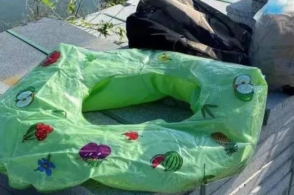 男子为回扬州套游泳圈强渡长江 游泳体力不支怎么办