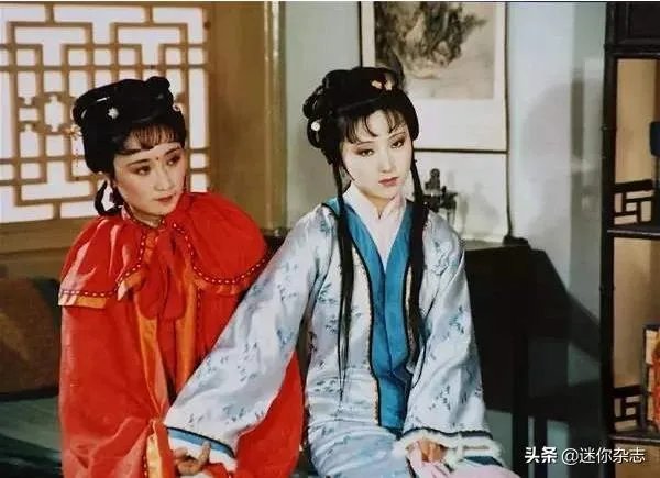 太子妃和皇上在树上玩耍他们不在乎风言风语