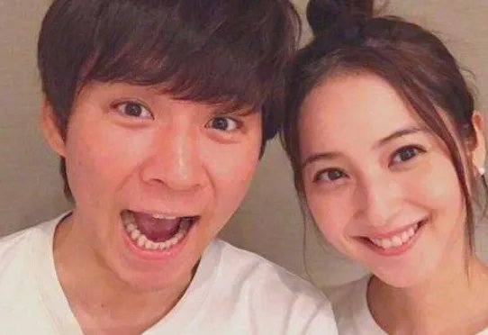 佐佐木希老公出轨家暴，此前是如何营造的好丈夫人设？