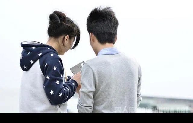 她不爱你了而你还爱着她，是放手还是继续挽留呢？