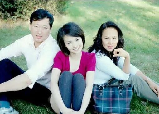 郑爽家庭背景父母是谁 揭王思聪骂张翰渣男原因