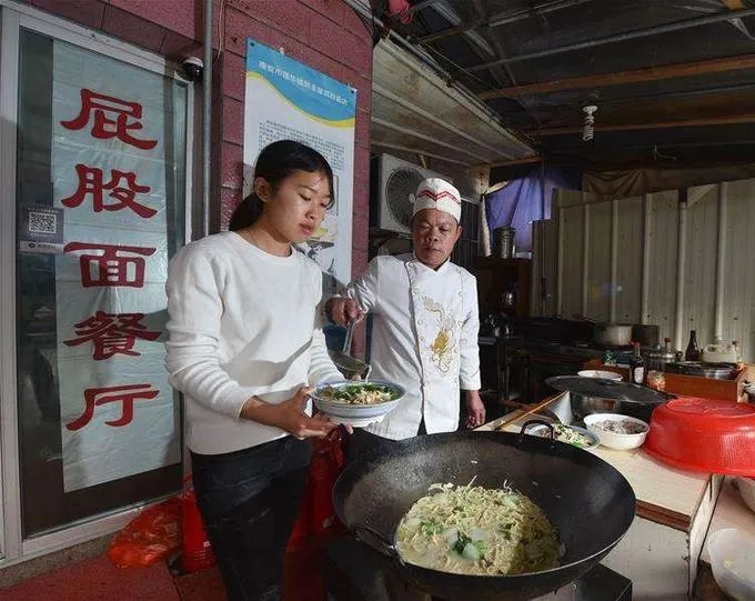 95后女大学生返乡卖面条月收超6万,她是如何做到的?
