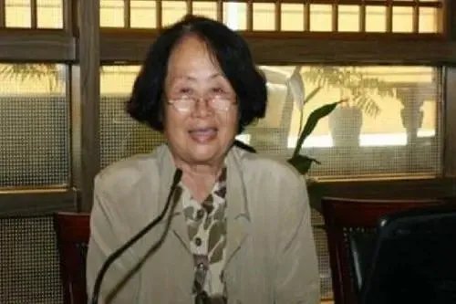 傅冬菊是怎样为北平和平解放做贡献的呢?