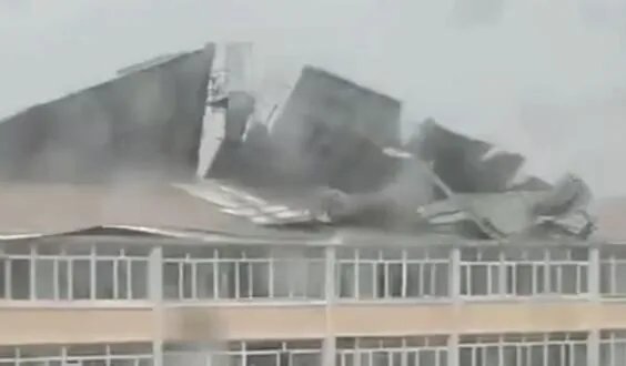 吉林珲春一房屋屋顶被台风掀翻是怎么回事 遇到台风该怎么办