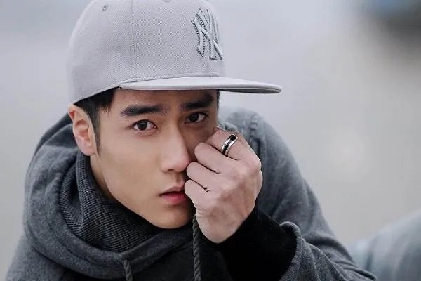 蒋劲夫被曝又家暴，他为何将向前女友道歉的微博删掉？