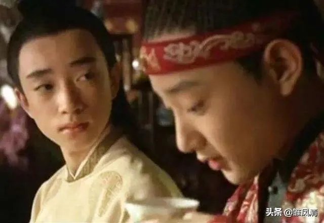 太子妃和皇上在树上玩耍他们不在乎风言风语